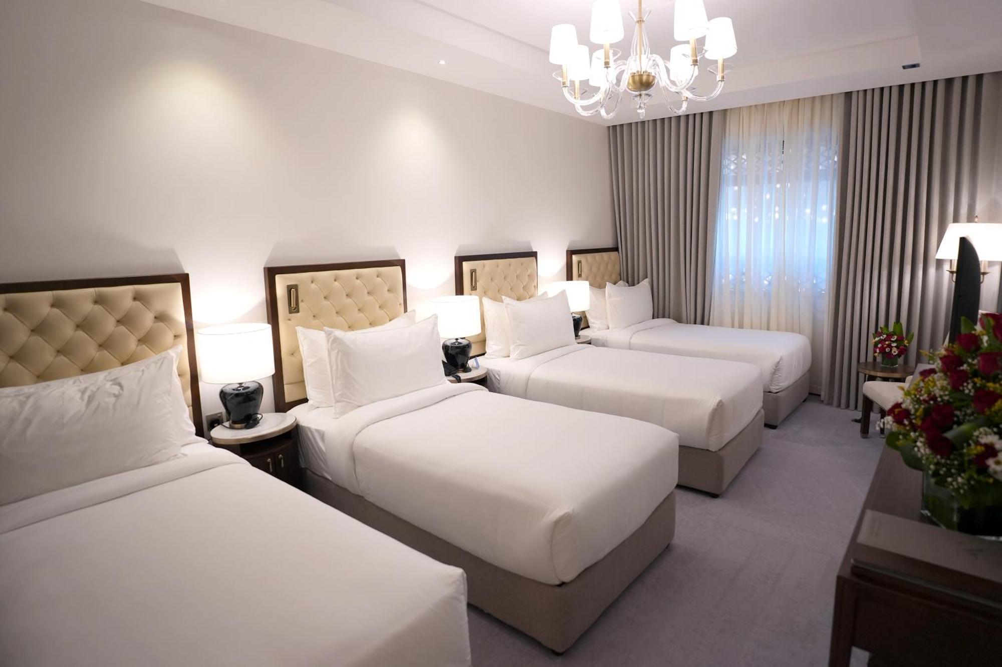 Hotel Peninsula Worth *